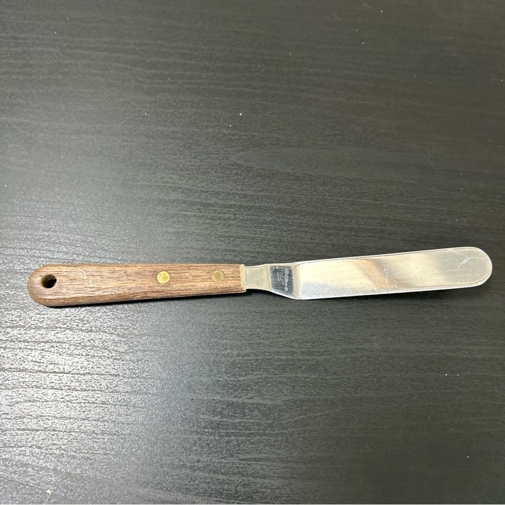 Wilton Stainless Steel Japan Spreader 8 1/4” L , 3/4”W